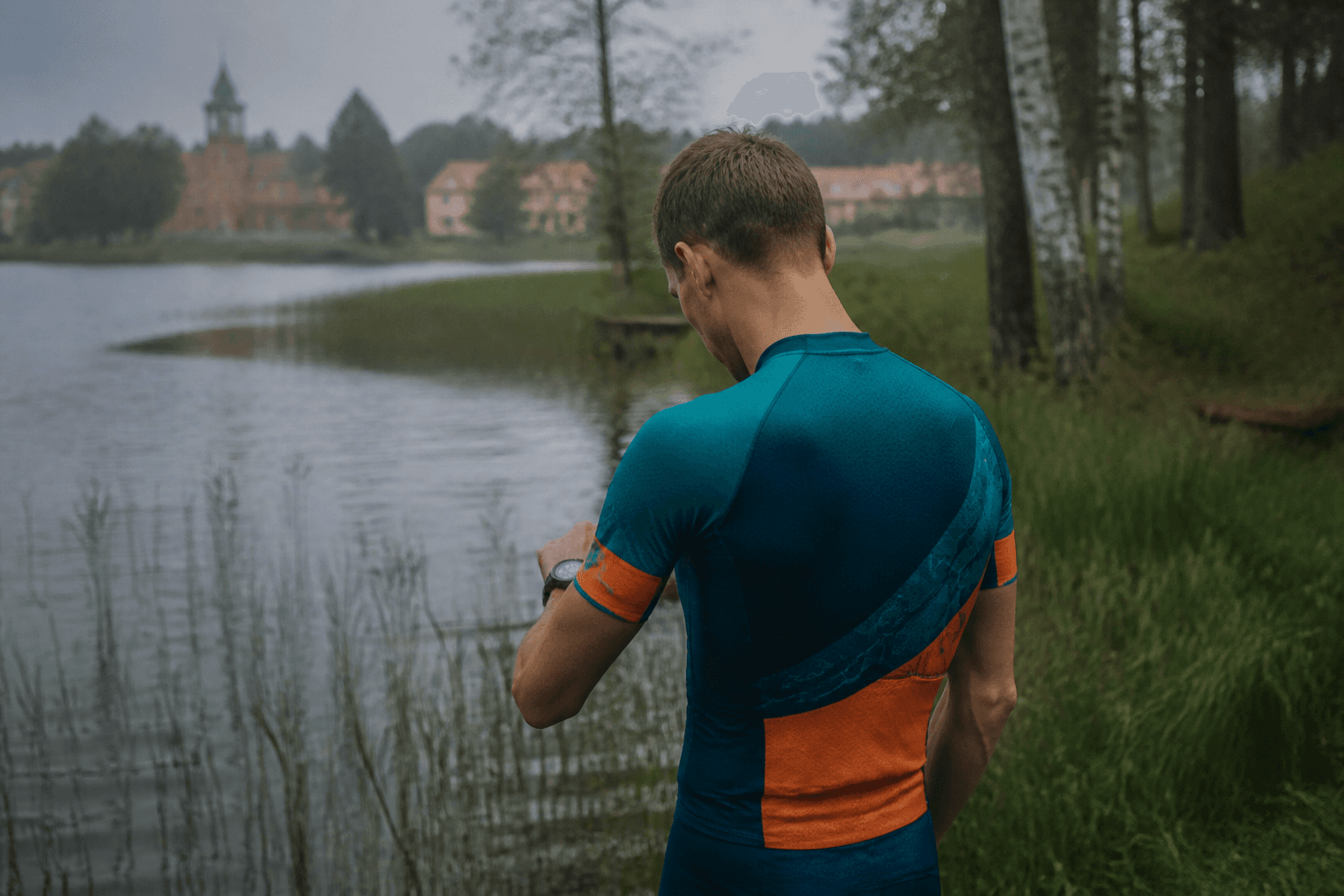 Suunto Race S: mniejszy i tańszy zegarek z AMOLED. Dla kogo ma sens w triathlonie?